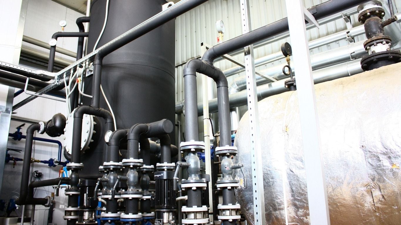 Boiler vs. Chiller Systems: Choosing the Right Solution for Your Facility